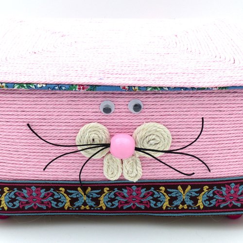 Petit coffre en macrame rose
