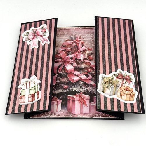 Carte de noel avec pop-up formant un tableau avec un sapin décoré en rose et enveloppe assortie