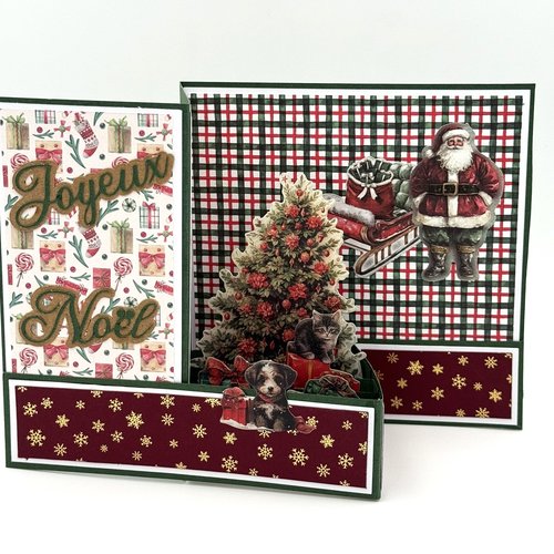 Carte de noel double verte avec pop-up sapin, cadeaux, chaton et chiot et enveloppe assortie