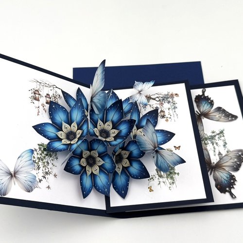 Carte pop up fleurs et papillons bleue avec enveloppe assortie