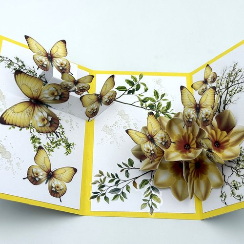 Carte trois volets jaune pop up papillons et fleur avec enveloppe assortie chiot