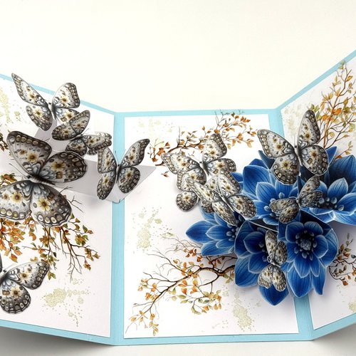 Carte trois volets bleue pop up papillons et fleur avec enveloppe assortie