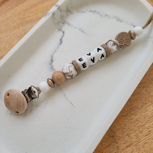 Attache tetine fille , personnalisée