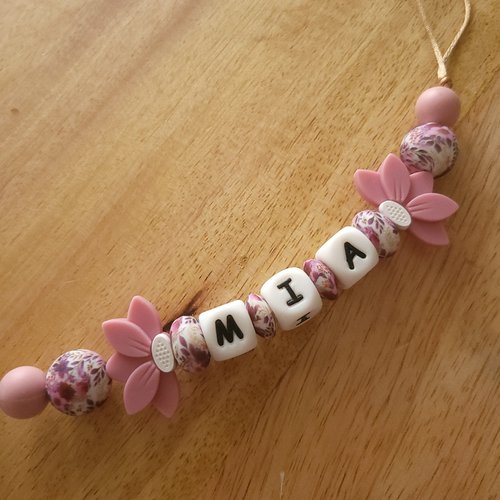 Attache tetine fille , personnalisée attache sucette