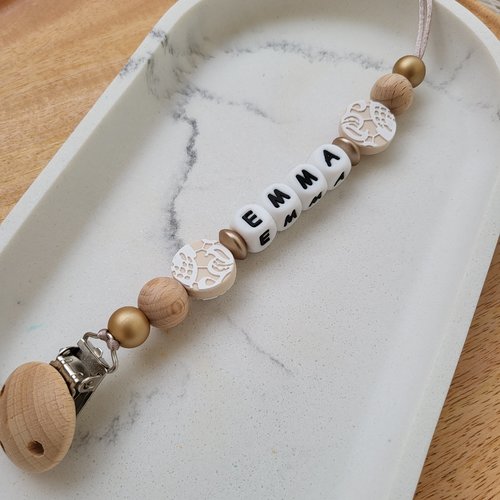 Attache tetine fille , perles relief