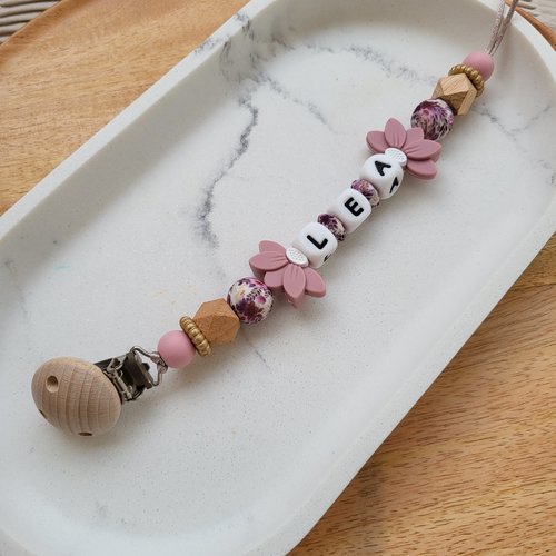 Attache tetine fille