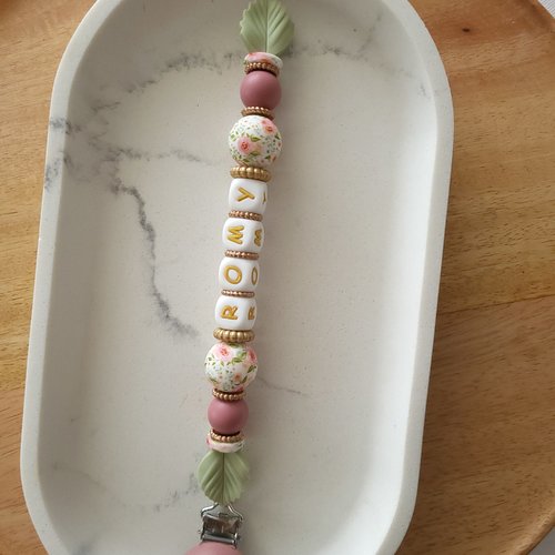 Attache tetine fille