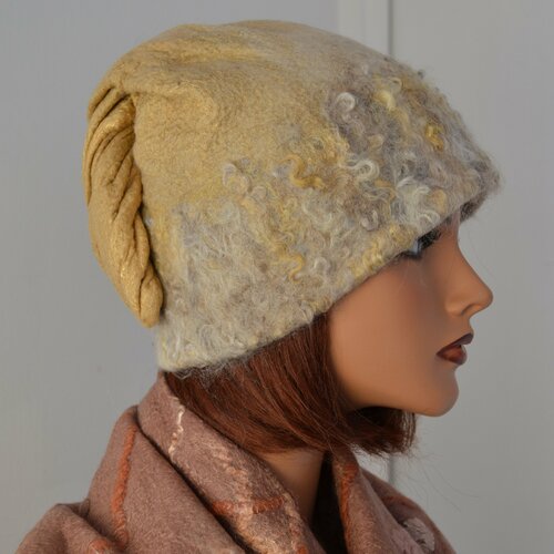 Unique chapeau  bonnet  feutrée  beige marron olive  de  laine  merinos fait  main