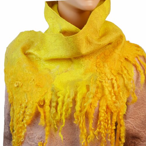 Unique châle jaune en laine merinos  fleece  châle de femme laine merinos  écharpe de feutre art laine merinos