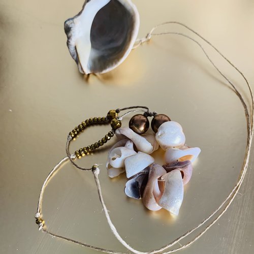 Coquillages perles en collier