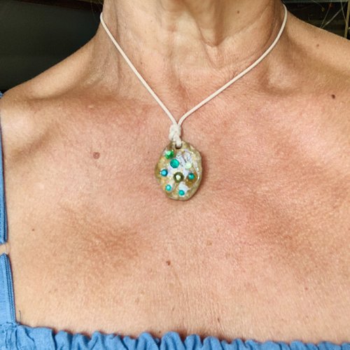 Collier caillou vert