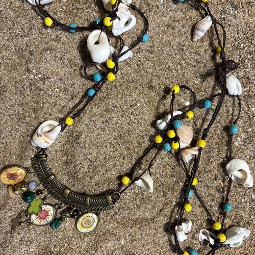 Collier sautoir coquillages médailles