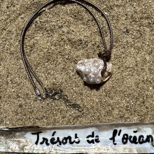 Collier court coquillage perles