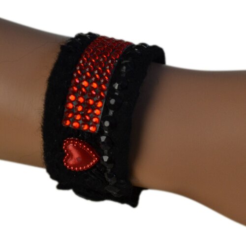 Bracelet-manchette  original bracelet en laine feutre noir  style bohémien, vintage,  hippie bracelet en laine feutre unique art deco