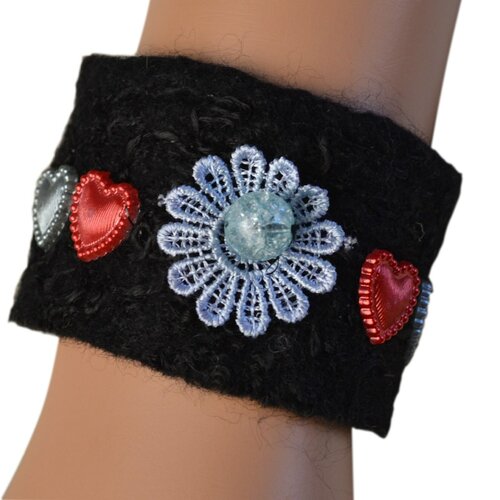 Bracelet-manchette  original bracelet en laine feutre noir  style bohémien, vintage,  hippie bracelet en laine feutre unique art deco