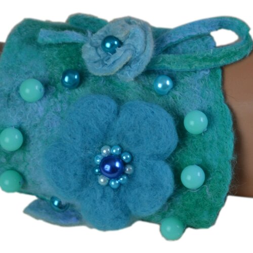 Unique bracelet  manchette turquoise   art deco  bracelet en laine feutre  style victorien chabby chic vintage avec dentelles  strases