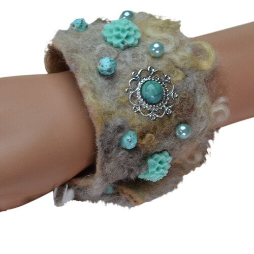 Bracelet en laine feutre  style victorien chabby chic vintage  hippie bracelet en laine feutre unique art deco