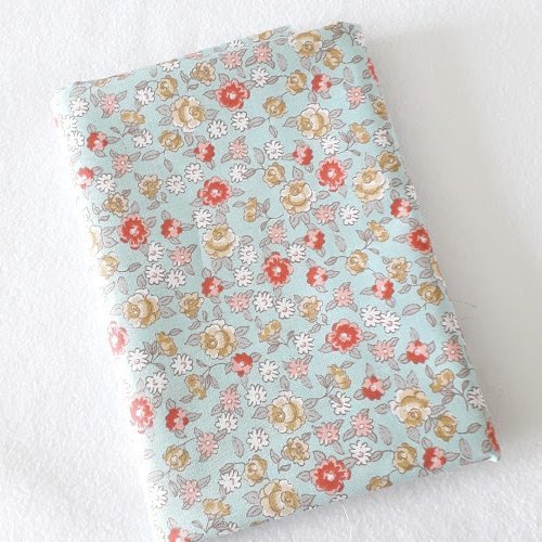 Tissu coton coupon 50x50 cm fleurs rose / bleu