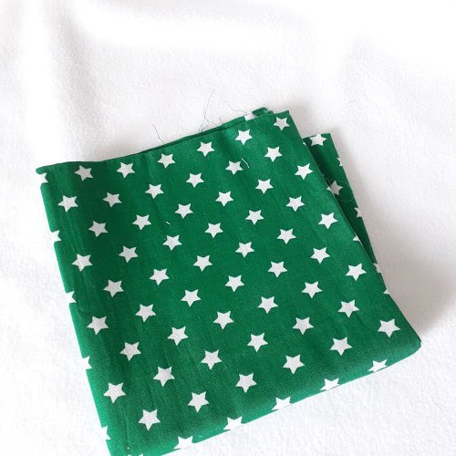Tissu coton étoiles 50 x 50 cm vert sapin
