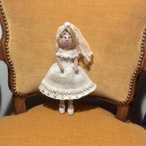 Amigurumi,petite poupée princesse tilda au crochet