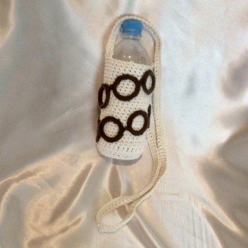Housse pochette fantasia au crochet pour petite bouteille d’eau