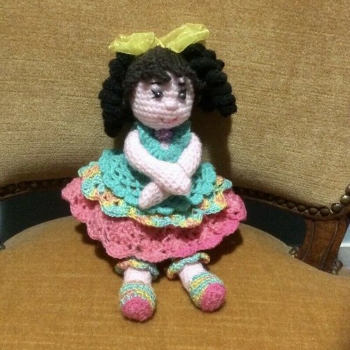 Amigurumi,petite poupée coquine avec ses vêtements au crochet