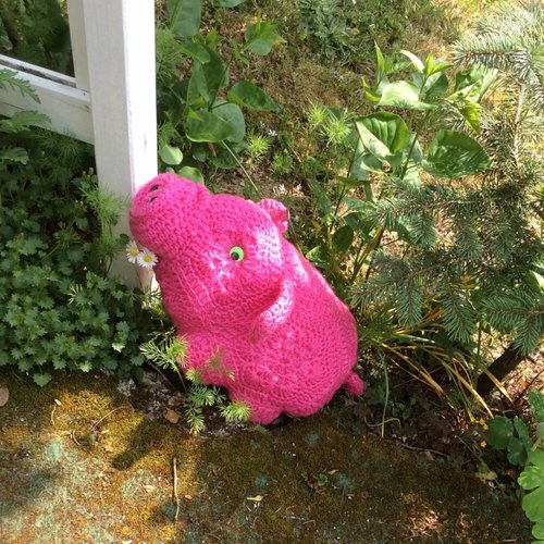 Sur commande.peluche cochon rose au crochet style fleur africaine ,taille environ 35cm modèle unique idéal pour cadeau