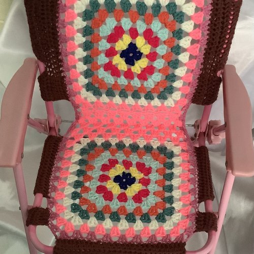 Exclusif .chic chaise pliante au crochet ,acrylique multicolore pour petite princesse .idéal pour cadeau
