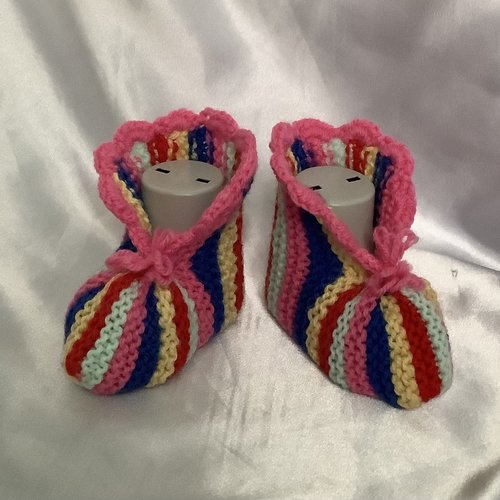 Chaussons bottines multicolores en tricot fait main pour bébé