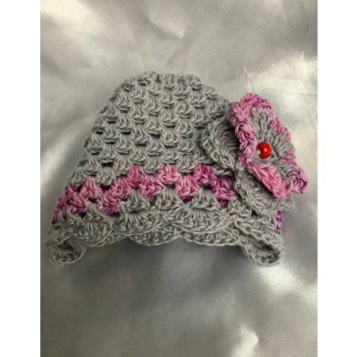 Petit bonnet au crochet couleur gris pour  bébé 0-3 mois
