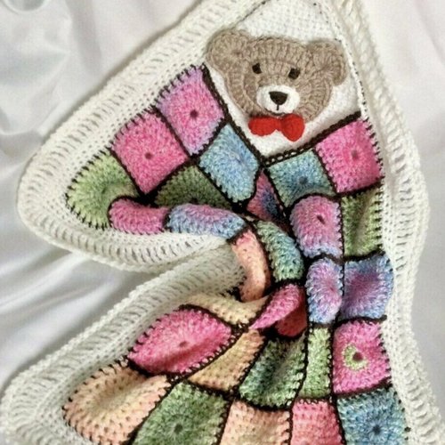 Sur commande.chic couverture amigurumi,patchwork  au crochet ,acrylique multicolore pour bébé.idéal pour cadeau