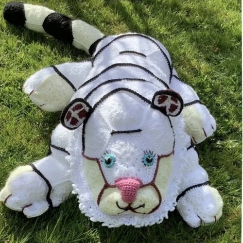 Grande tigre blanc au crochet( style fleur africaine).modèle unique.