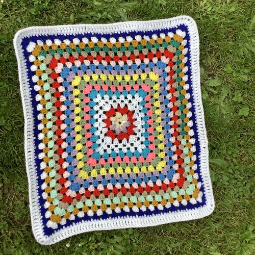 Chic couverture multicolore,patchwork  au crochet ,acrylique multicolore pour bébé.idéal pour cadeau