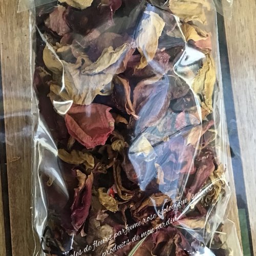 Petales de fleurs parfume,rose biologique multiples sechees, produits de mon jardin