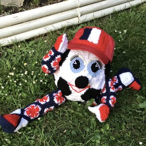 Sur commande.poupée ballon foot campion en motives fleurs africaines au crochet ,fait main.