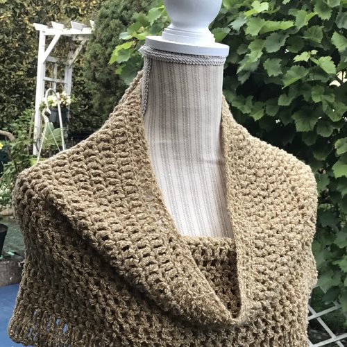 Chic petite cap -cachée col 2x1, crochet fait main,pour femme,fil cachemire / laine bouclés couleur beige / or