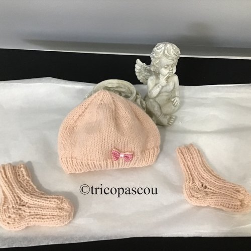 Bonnet Et Chaussettes Bebe Naissance Laine Rose Un Grand Marche
