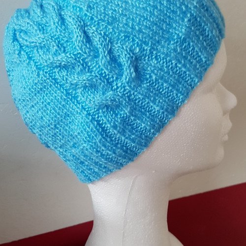 Bonnet bleu à torsades tricoté main