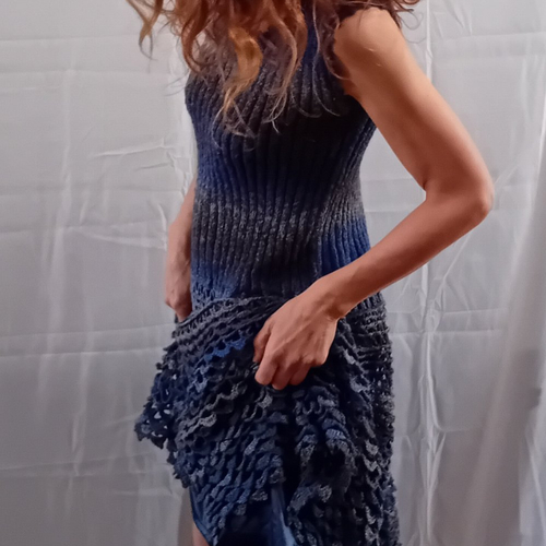 Robe bleue d'été au tricot et au crochet t. 42