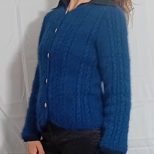Veste bleue en angora tricotée main
