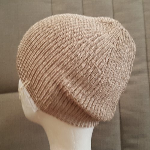 Bonnet doré à côtes pour femme tricoté main