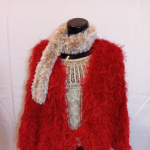 Écharpe poils fausse fourrure tricotée main