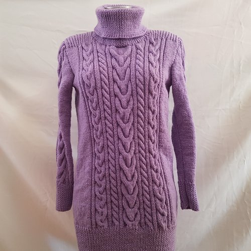Robe pull en laine mauve pour femme tricotée main
