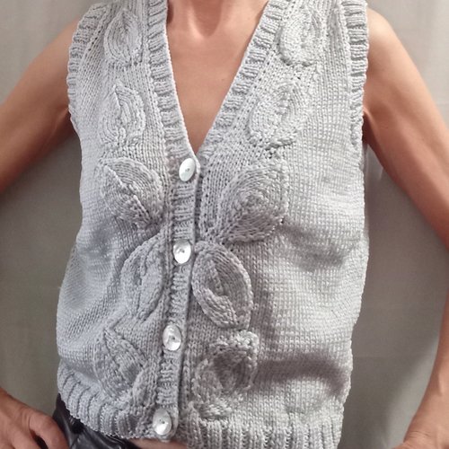 Gilet gris sans manches t. 42/44 tricoté main