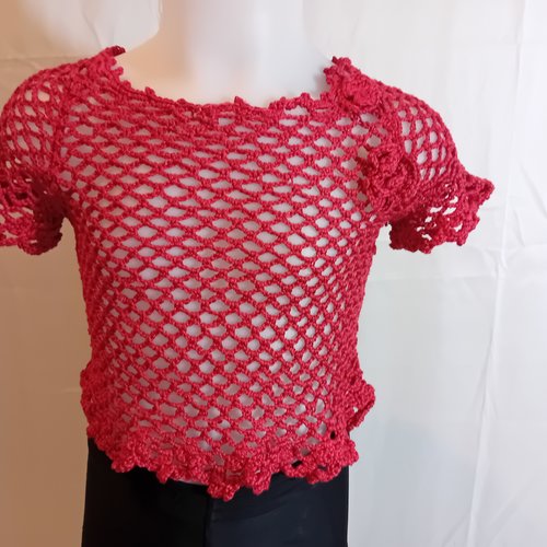 Pull ajouré en soie rouge t. 4 ans au crochet fait main