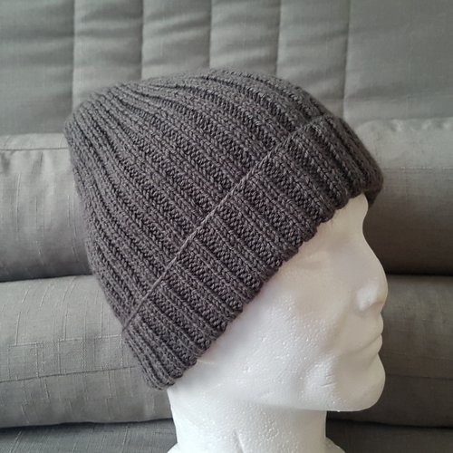 Bonnet homme en côtes à revers, tricoté main, en laine, polyamide et acrylique