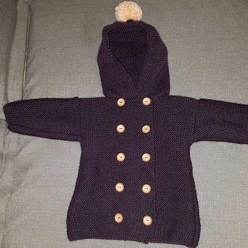 Manteau à capuche violet t. 3 mois tricoté main