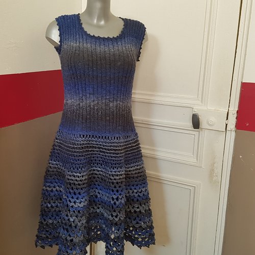  robe bleue d'été au tricot et au crochet t. 42
