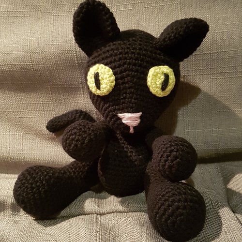 Chat noir au crochet fait main pour halloween