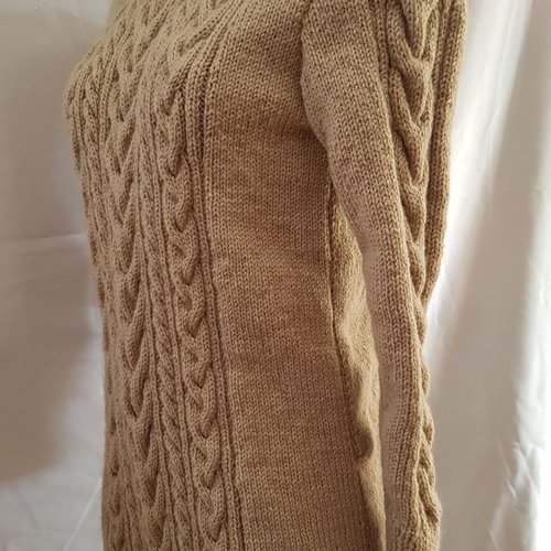 Robe pull en laine beige pour femme tricotée main